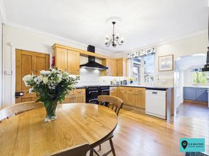 Kitchen/Breakfast Room- click for photo gallery